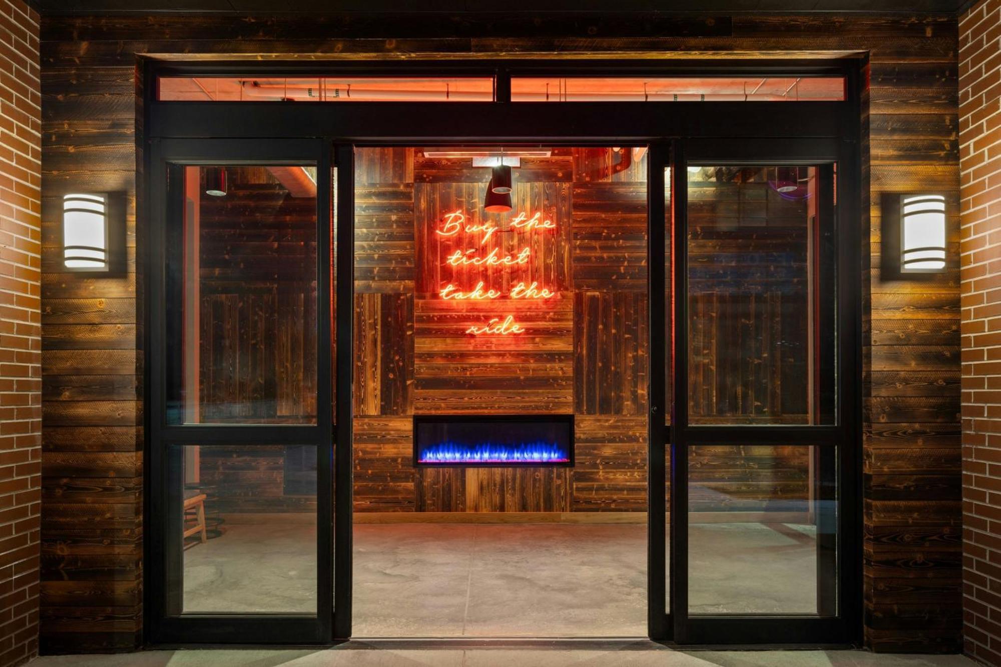 Hotel Moxy Omaha Downtown Extérieur photo